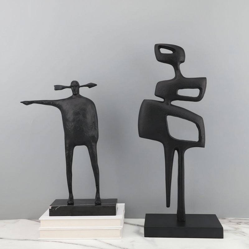 Sculpture femme abstraite noire en métal