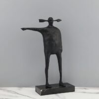 Sculpture homme à la flèche abstrait noir en métal